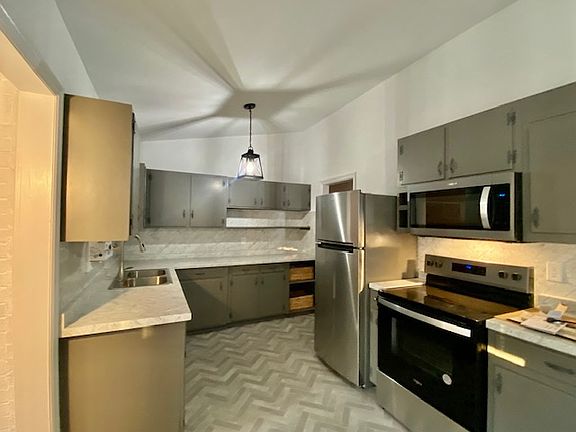 3rd image of 302 Brentwood Dr