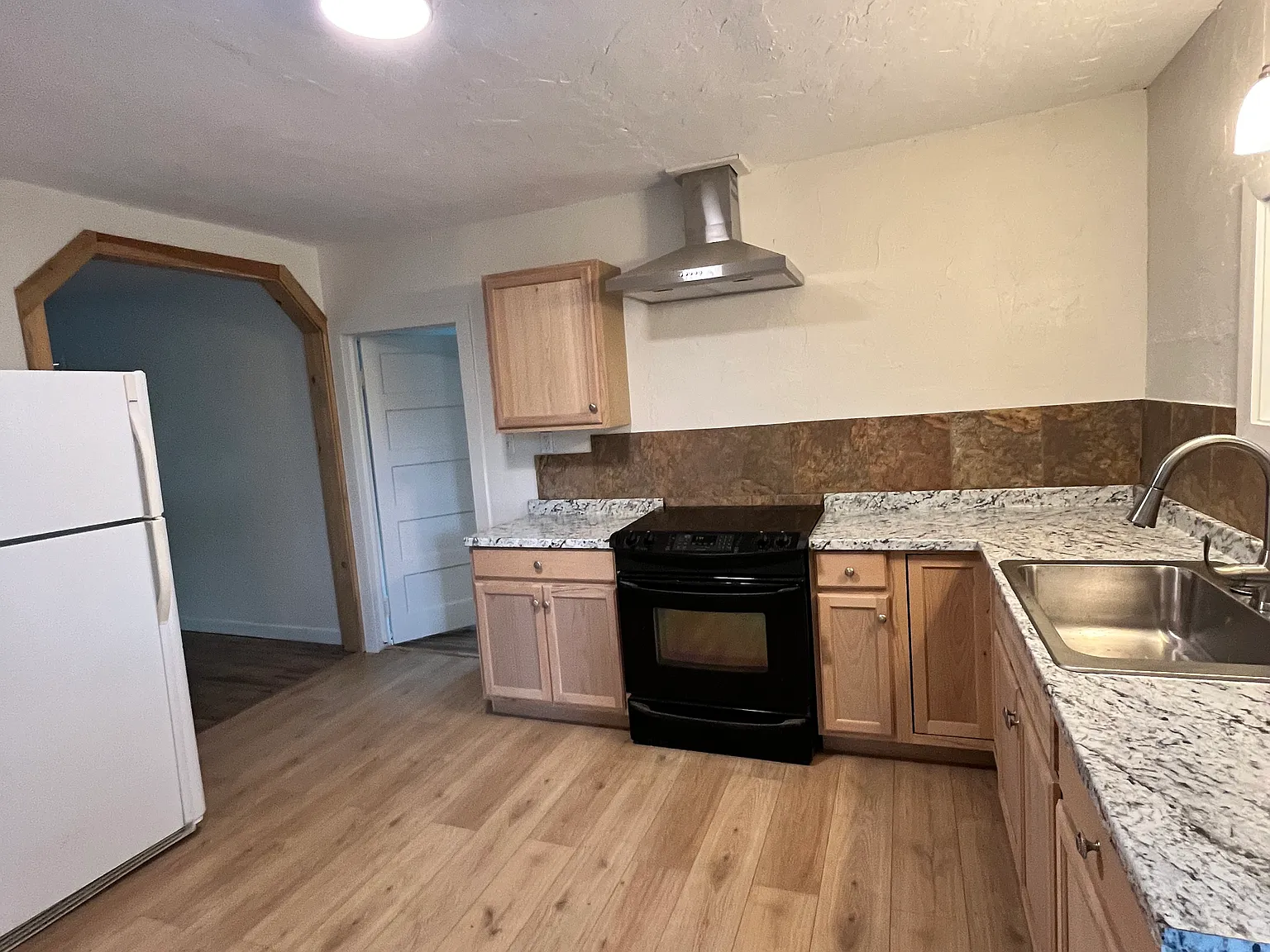 2 bed, 800 sqft, $1,550 — Photo 2