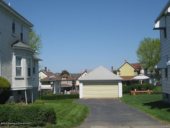 3rd image of 524 E Lackawanna Ave