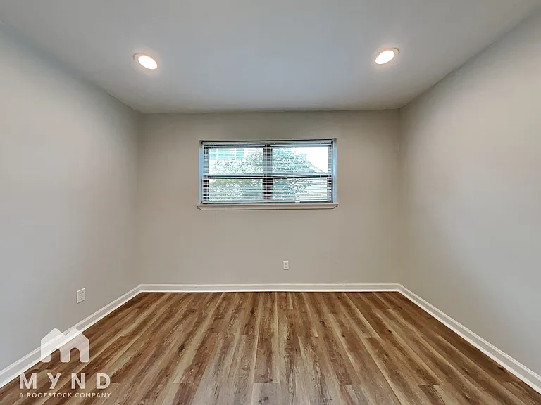 5244 Greene Ave — Photo 10