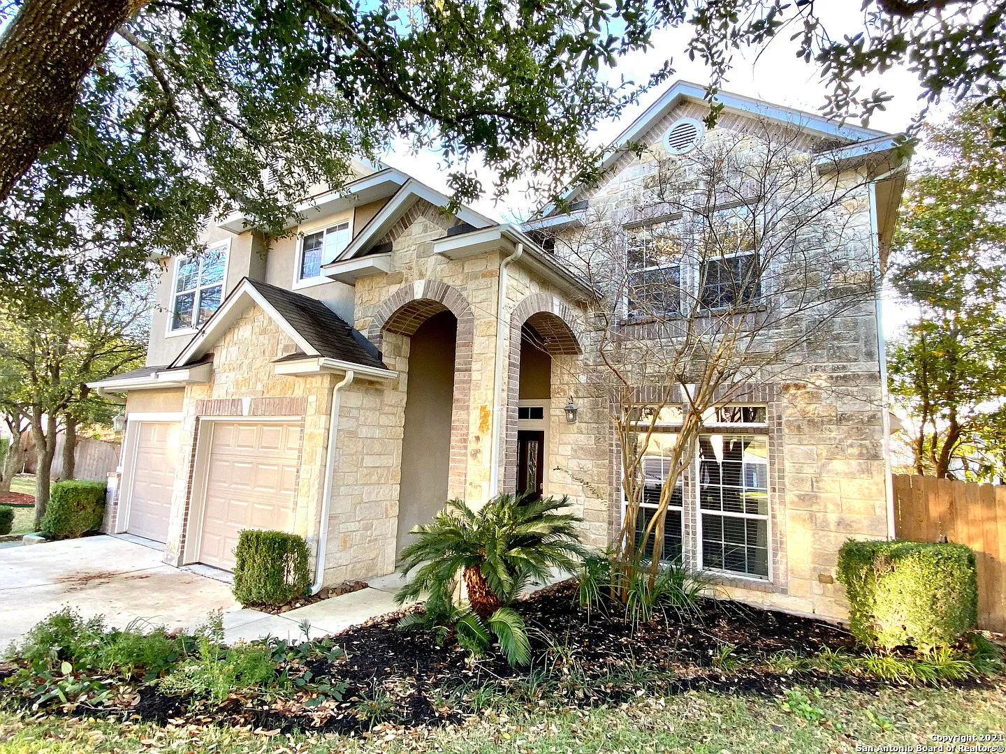 4 bed, 2.5 bath, 3449 sqft, $3,000 — Photo 2