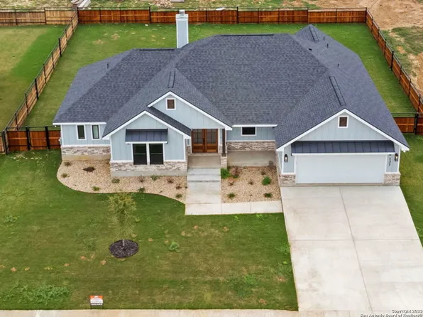 137 W MAGNOLIA CIR, La Vernia, TX 78121