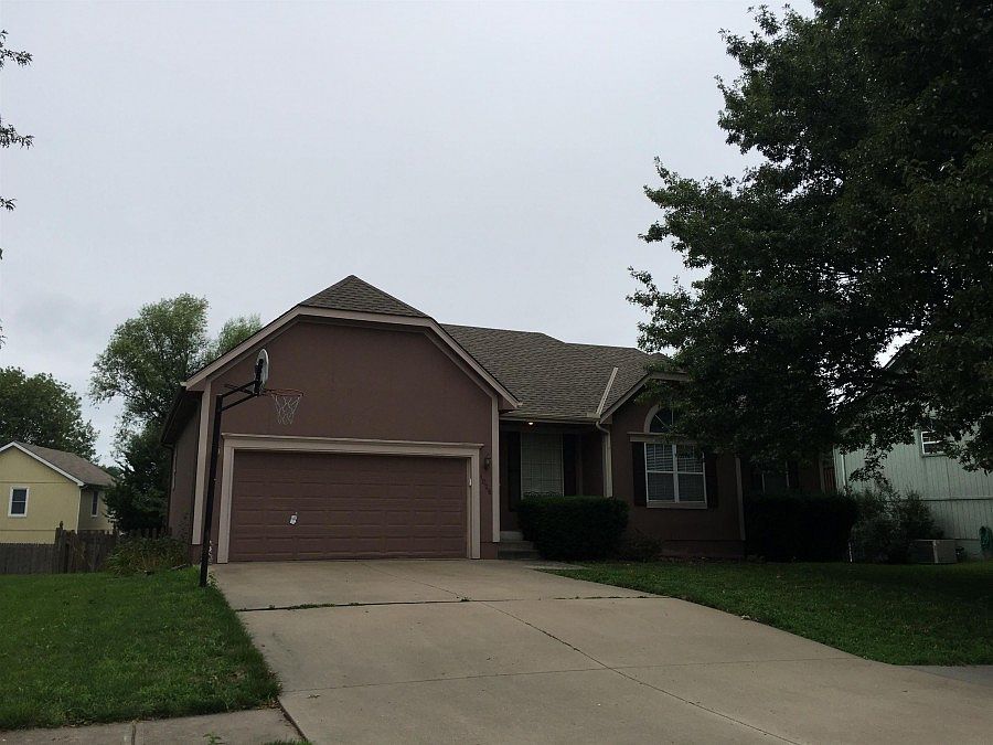 1st image of 1028 SE Granada Dr