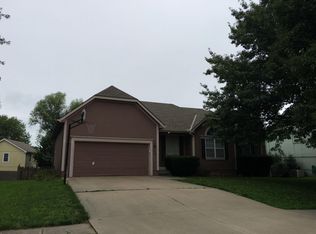 1028 SE Granada Dr, Lees Summit, MO 64081