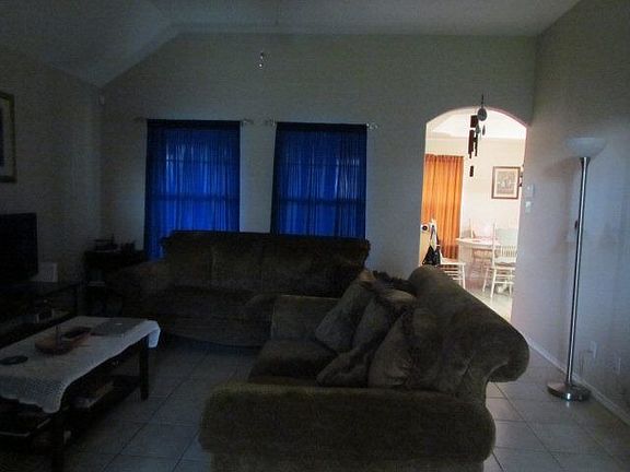 4th image of 908 Stanford Ct