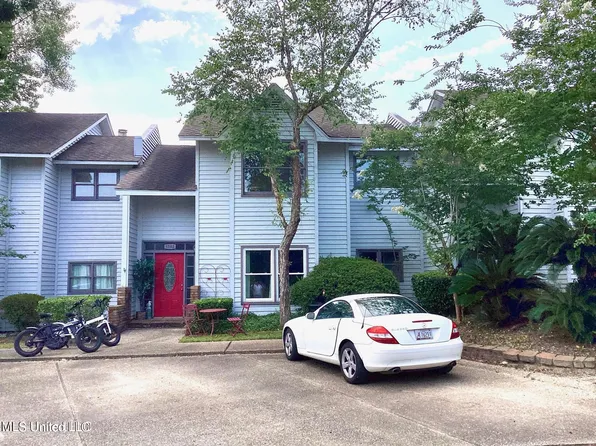 8102 Fairway Villa Dr, Gautier, MS 39553