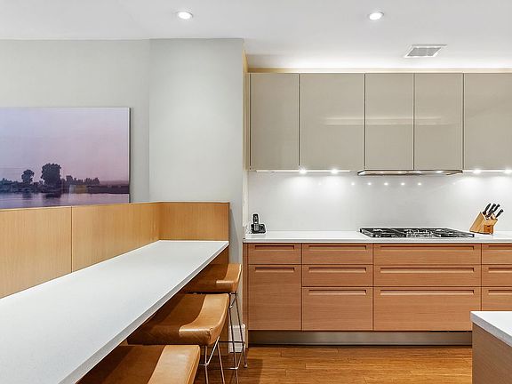 5th image of 255 E 74th St APT 5A