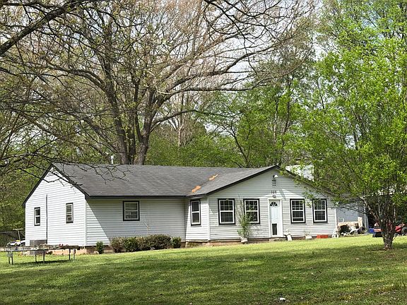 3rd image of 140 Stagg Rd