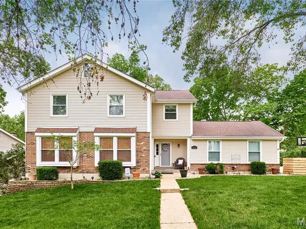 5811 White Pine Dr, Saint Louis, MO 63129