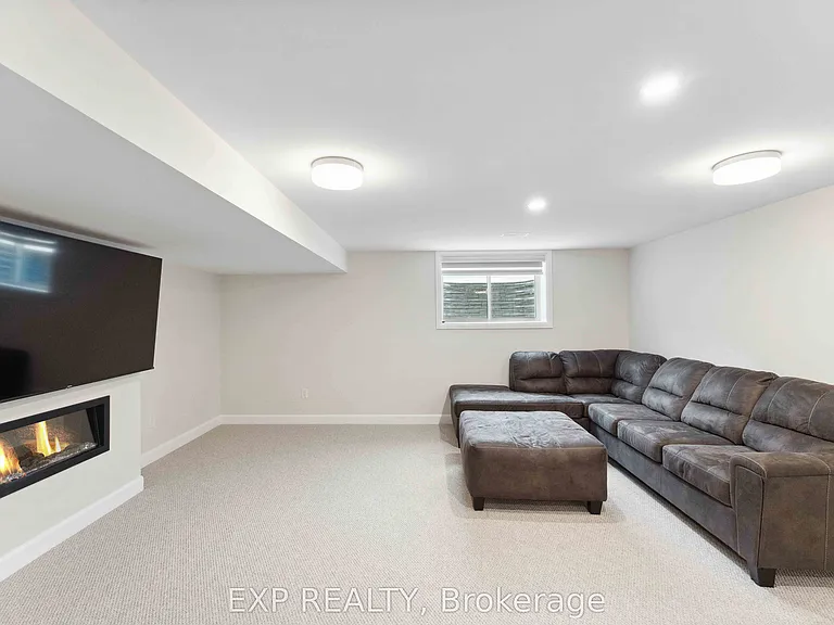 934 Clarkia St — Photo 38