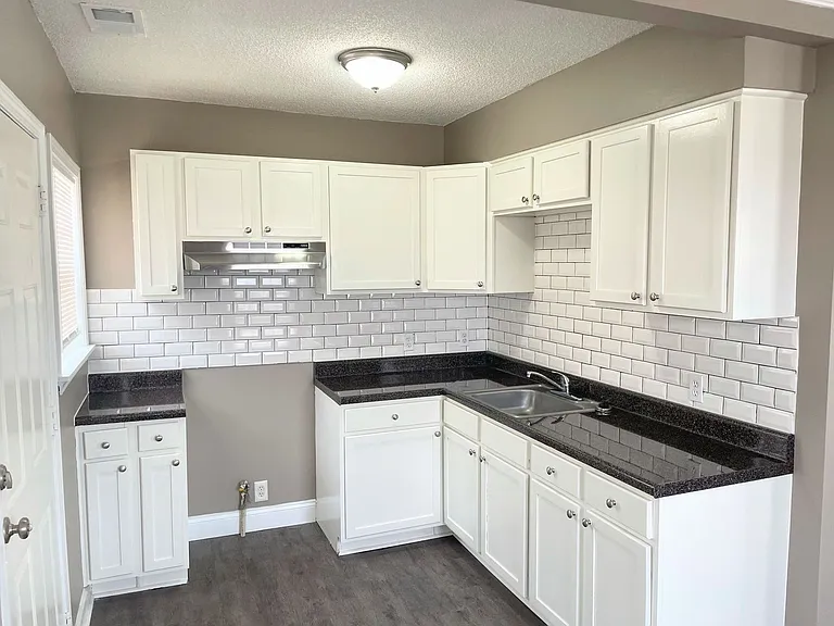 3179 Jackson Ave — Photo 3