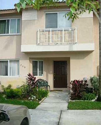 3/2 SHORT SALE TOWNHSE