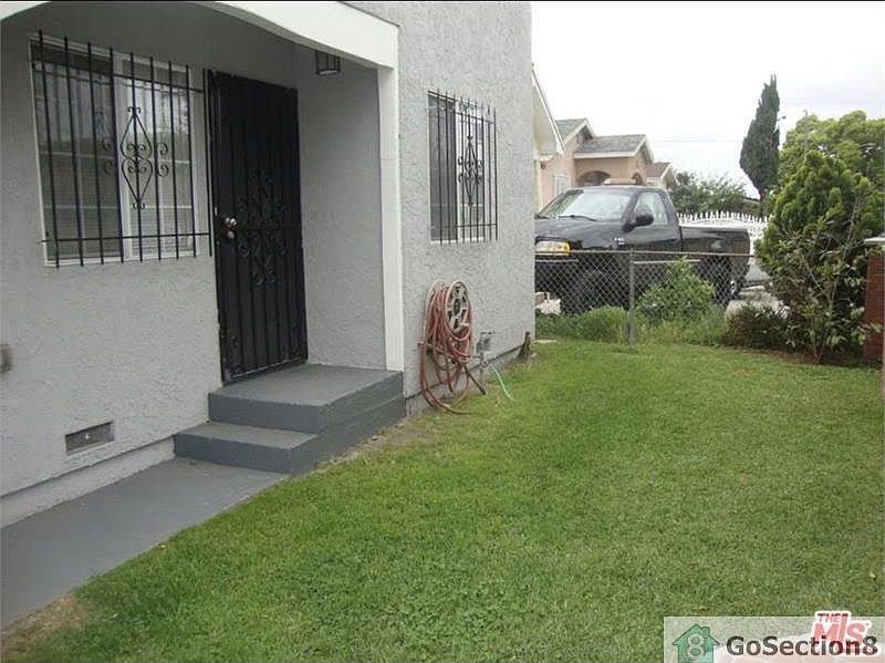 1st image of 1034 W 65th St