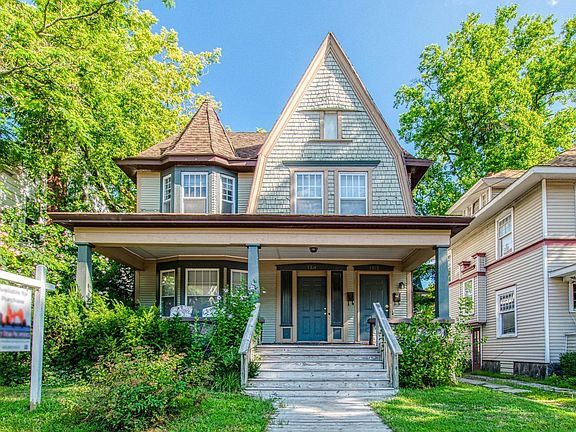 2nd image of 1313 Wealthy St SE