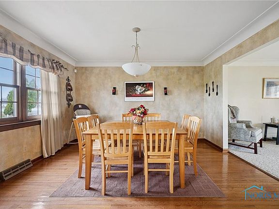 4th image of 421 Park Ln
