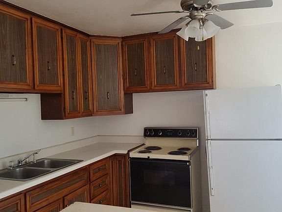 4th image of 5915 N Wacker Dr