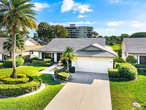 2nd image of 6426 Casabella Lane