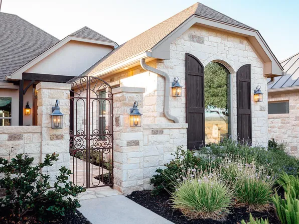3140 Pinnacle Club Dr, Kerrville, TX 78028
