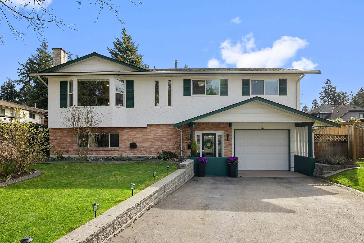 11762 80a Ave photo 1
