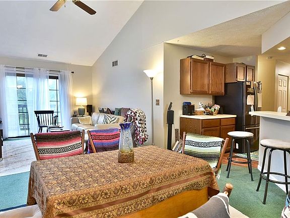 5th image of 3871 Northwoods Ct NE Unit 5