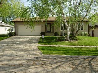2220 Yorkshire Dr, Cedar Falls, IA 50613
