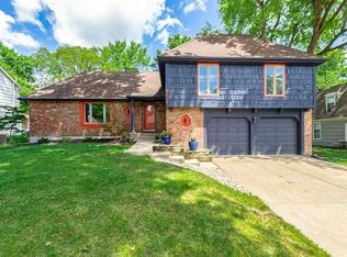9102 W 105th Ter, Overland Park, KS 66212