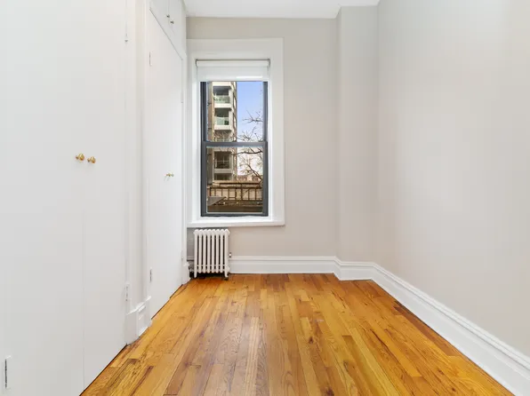 169 Sullivan Street image 5 of 10