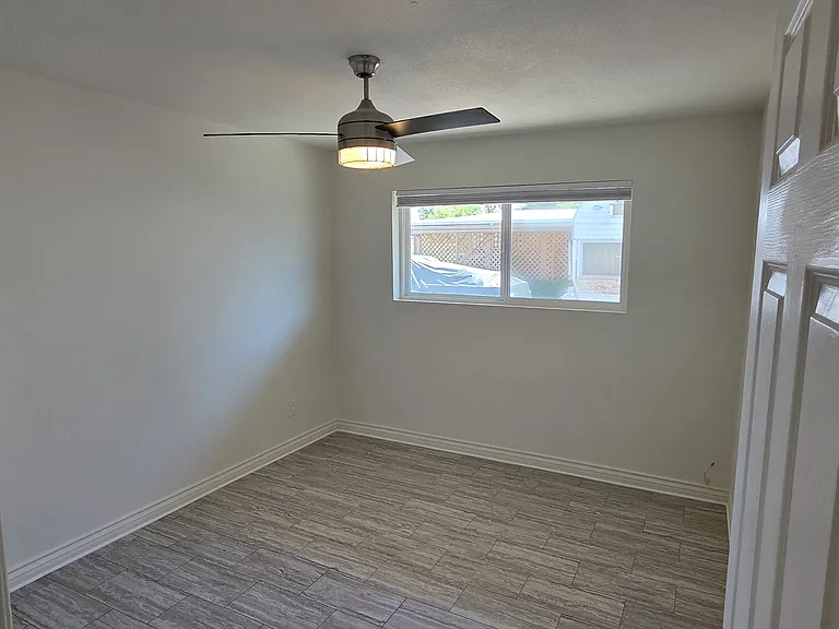 1201 E Barcelona Ave — Photo 20