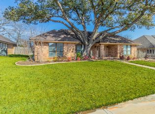 805 Shady Ln, Bedford, TX 76021