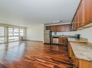 2943 N Sheridan Rd, Chicago, IL 60657