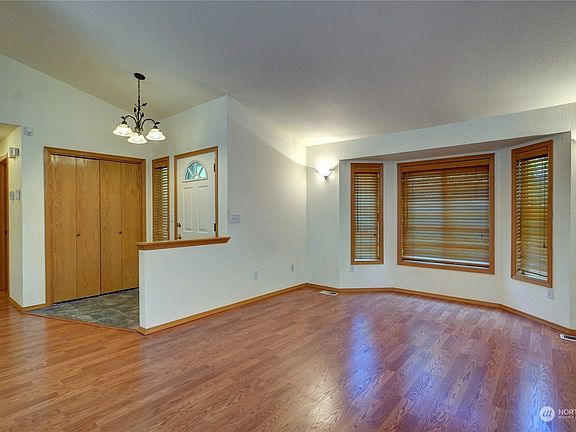 3rd image of 2405 Woodfield Loop SE