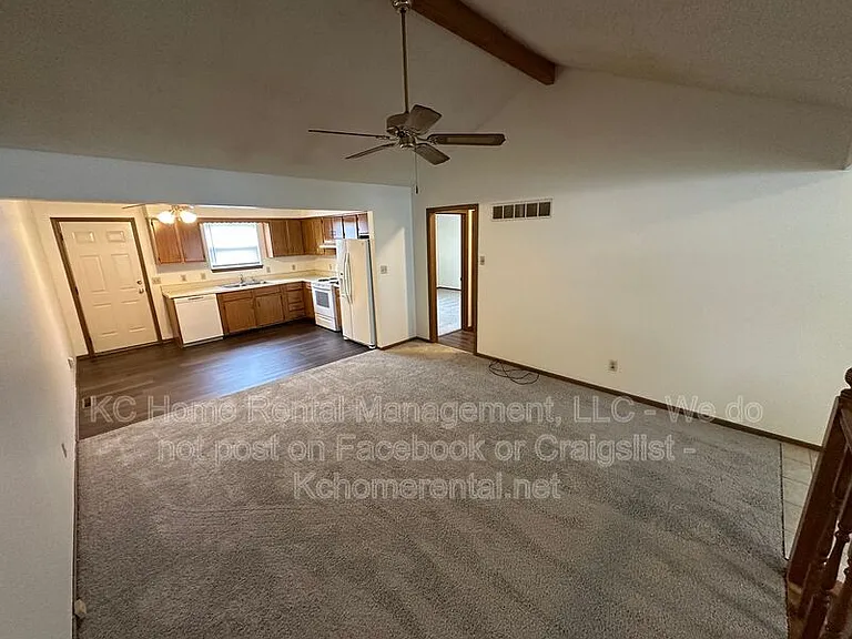 735 NE Barnes Dr #B — Photo 10