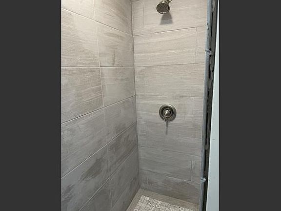 5th image of 1262 Taylor Rd #1