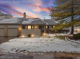 29441 Regents Pointe, Farmington, MI 48331