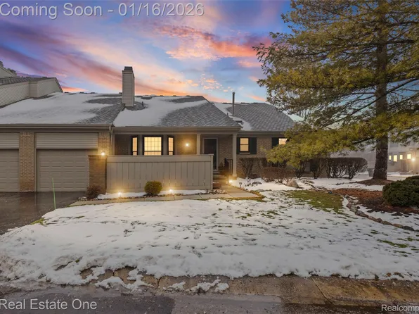 29441 Regents Pointe, Farmington, MI 48331