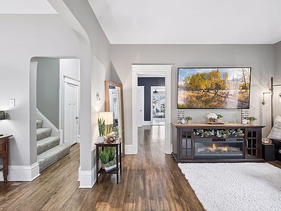 3rd image of 222 3rd Ave NE