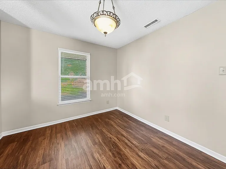 1221 Redwood Dr — Photo 8
