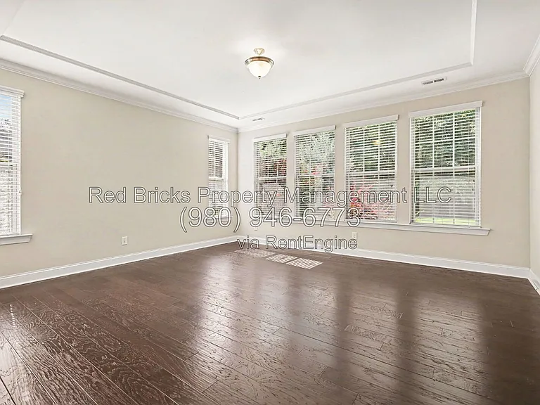 145 Barclay Dr — Photo 19