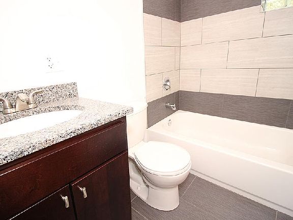 4th image of 4502 N Paulina St #4504-301