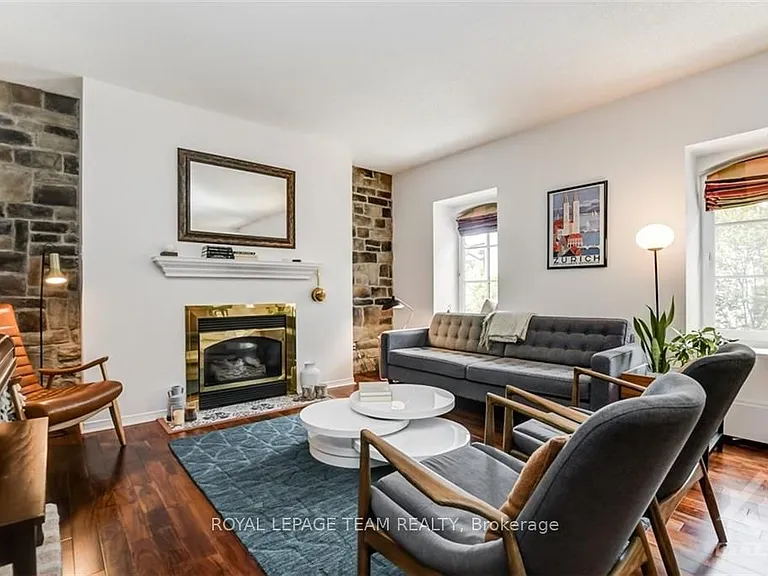 10 Clarence St #3 — Photo 4