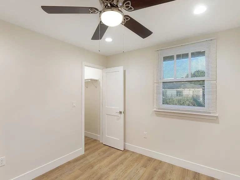 1731 S Burlington Ave #1/2 — Photo 9