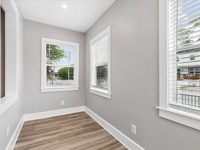1621 Bentley Rd — Photo 7