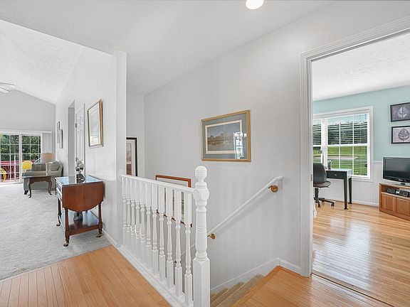 4th image of 2554 E Crown Dr
