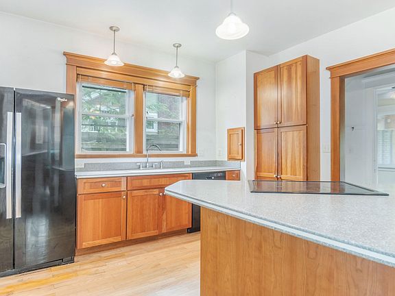 4th image of 606 Lake Ave
