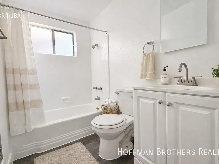 1819 S Oxford Ave #16 — Photo 5