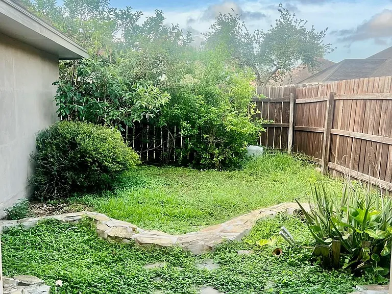 1683 Artemisa Ave — Photo 23