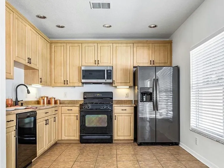 16013 Stags Leap Dr — Photo 8