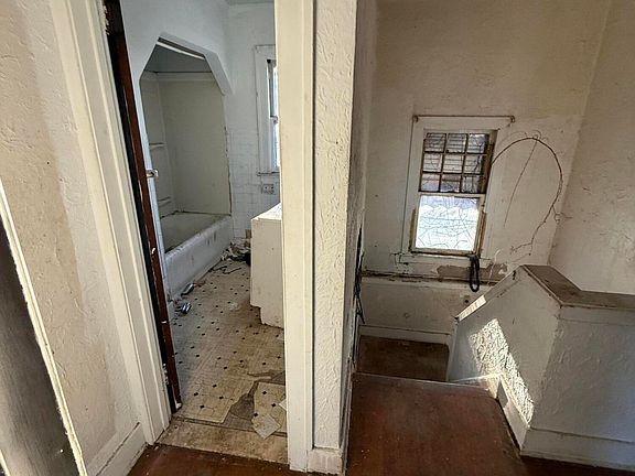 4th image of 15893 Littlefield St