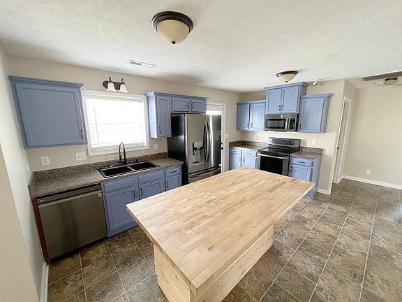 2nd image of 2031 Windmeade Dr