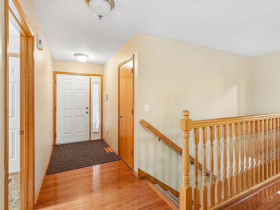 3rd image of 5713 SE 25th St